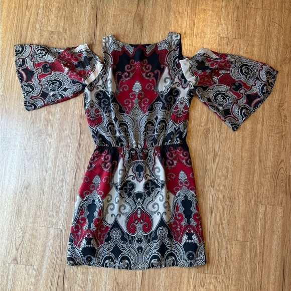 Venus Cold Shoulder 3/4 Bell Sleeves Red Black Beige Paisley Dress Size M - Picture 2 of 9